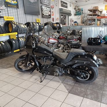 2022 Harley Davidson Lowrider S Black Powder coated wheels