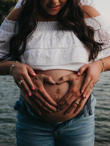 Maternity photos by the lake!