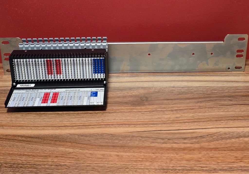 IS7000 IS9008 Relay Rack Mounting Bar