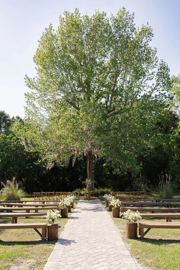 oak tree wedding ceremony floral design