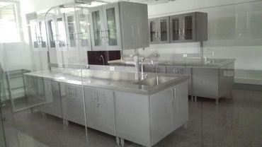 Ofrecemos una amplia gama de muebles y enseres diseñados específicamente para el sector salud.