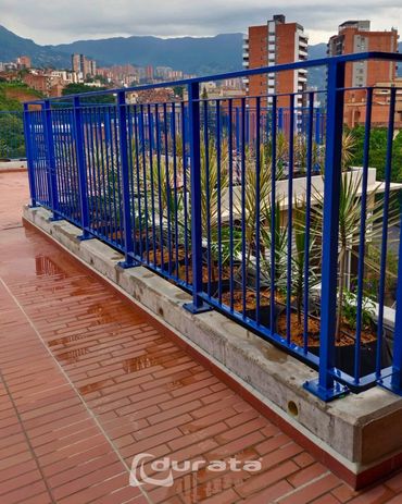 Fabricamos escaleras y pasamanos en acero inoxidable y hierro. Soluciones seguras, resistentes.