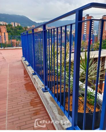 Fabricamos escaleras y pasamanos en acero inoxidable y hierro. Soluciones seguras, resistentes.