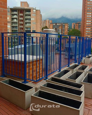 Fabricamos escaleras y pasamanos en acero inoxidable y hierro. Soluciones seguras, resistentes.