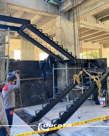 Fabricamos escaleras y pasamanos en acero inoxidable y hierro desarrollados para ofrecer seguridad.