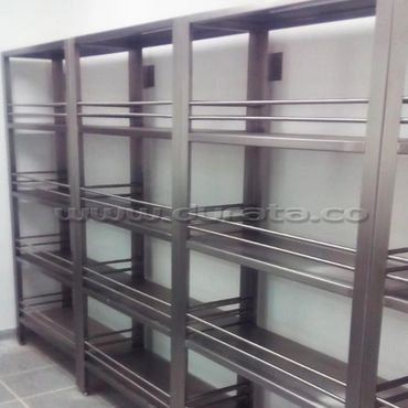 Estantería con fabricación a medida y durabilidad incomparable.