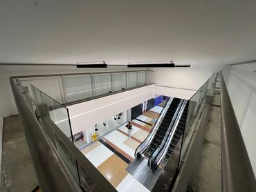 Pasamanos en acero inoxidable durabilidad y diseño contemporáneo