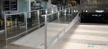 Pasamanos en acero inox, diseñados para resistir la corrosión y el desgaste