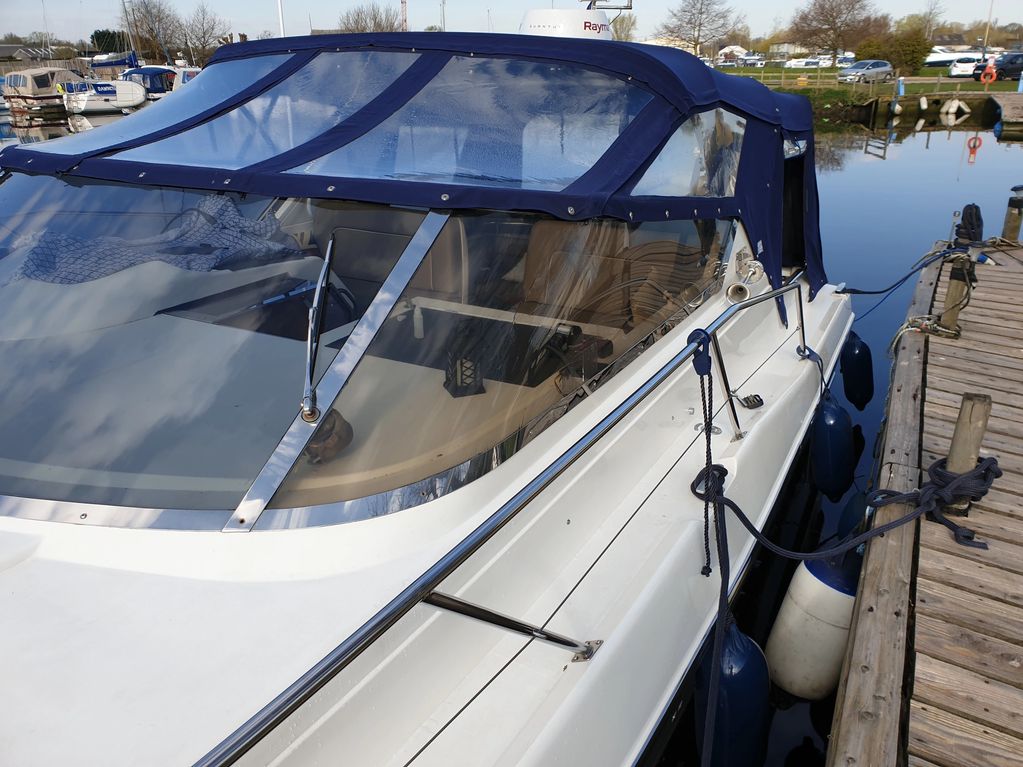 Fairline T30/33 with an old repair to the port screen panel