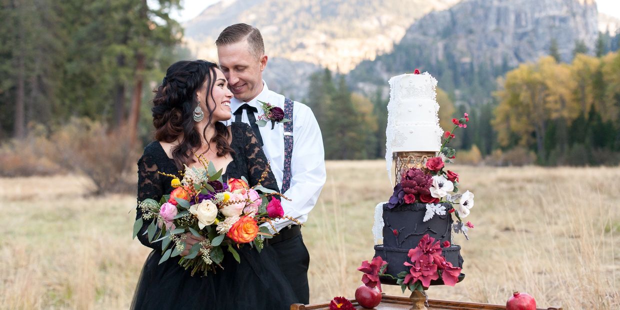 Yosemite Micro Weddings 
All inclusive Catering  
Wedding Cakes and Desserts
Cake Art