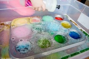 children's science experiment with baking soda and vinegar. NY Long Islan kid shows.
