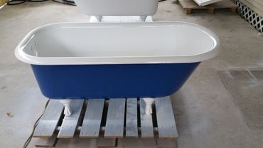 claw foot tub refinishing in white.