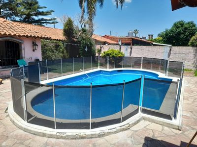 Cerco removible para piscina, tela negra.