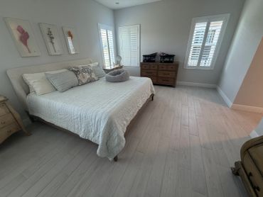 Minimalist bedroom with light tones and natural decor.