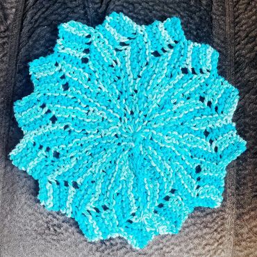 a star shaped dishcloth that is hand knit
