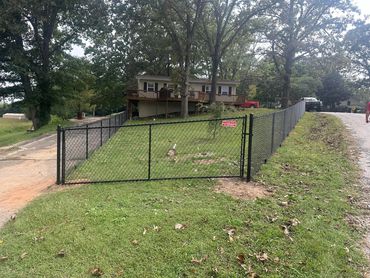 4 foot black colored residential chain-link fence