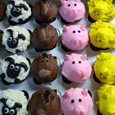 These farm animal cupcakes were made by All About the Cake in Coventry, VT.