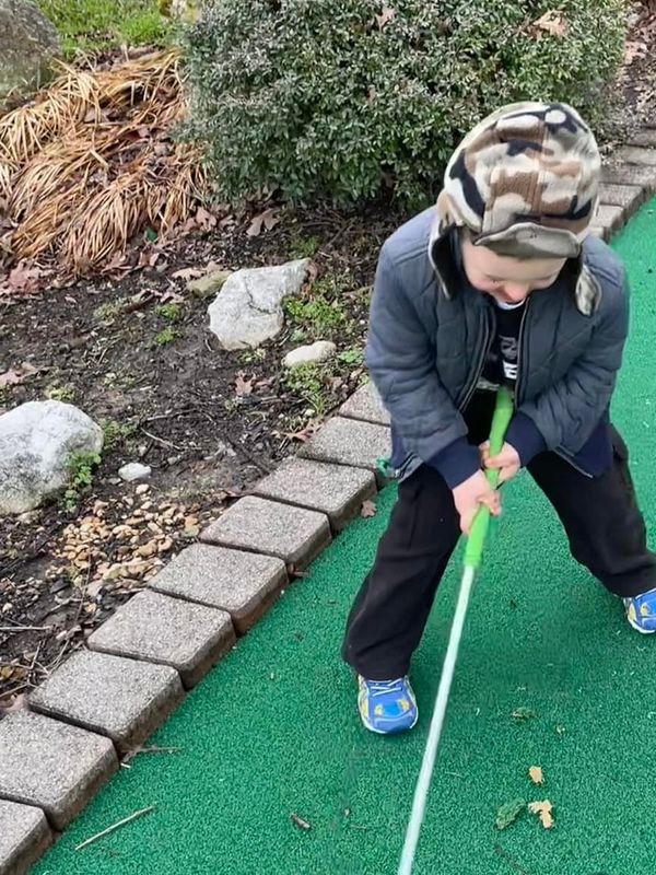 mini golf, kids, putter