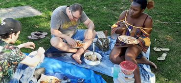 C'est l'été, n'hésite pas à profiter des parcs en solo ou en famille.