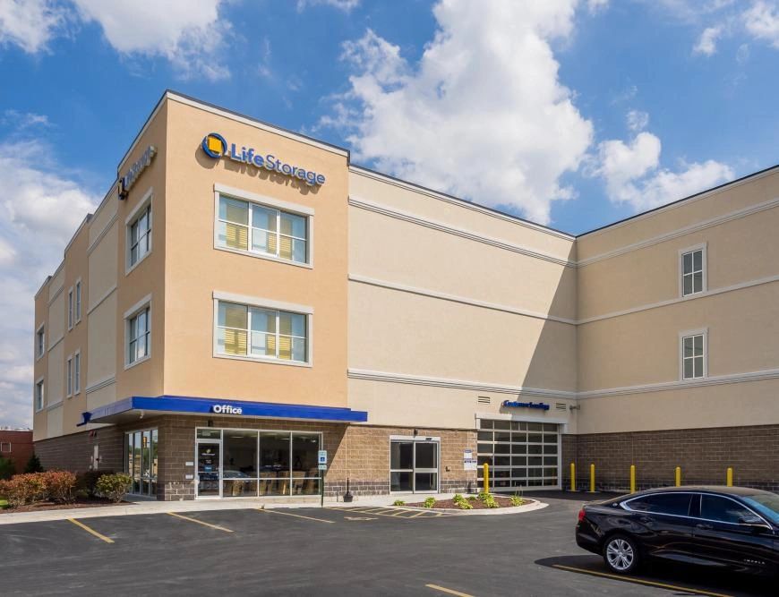 Secure Document Solutions Drop Off Shred Loc
Life Storage
1125 E. St. Charles Rd.
Lombard, IL 60148