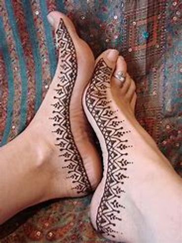 Sexy foot henna