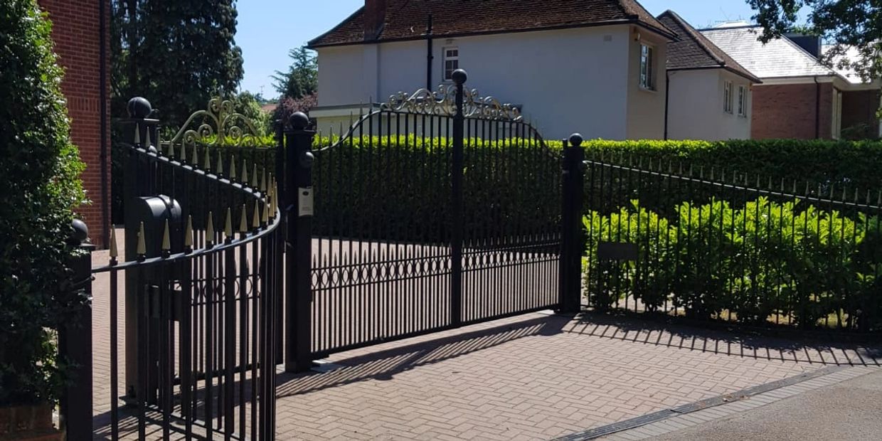 Electric drive way gate