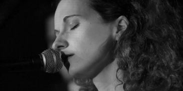 Tara Stratton (Wallingford) (Fisher). Band name: Ste Simone. Kansas City, MO 2008.