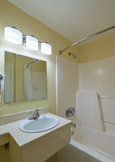 bathroom for roadway inn