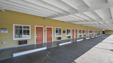 outside of the roadway inn