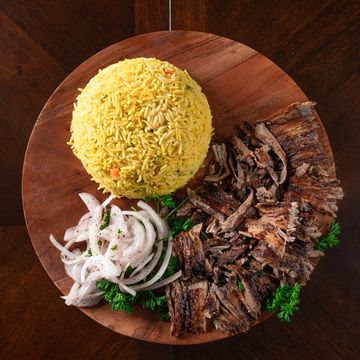 Marinated slices of beef seasoned with shawarma spices and cooked on our revolving pit.
Served on a 