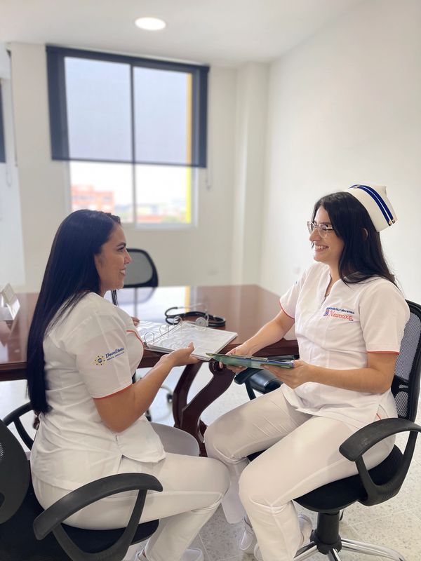 enfermera jefe y enfermera