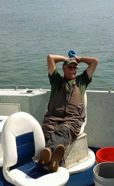 Fishing guide relaxing on the boat in the middle of Lake Texoma during a striper fishing trip