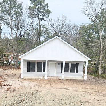 Brand-New 2BR/2BA Coastal Gem in Sneads Ferry – Granite Counters, Walk-In Closets, Storage Shed & En