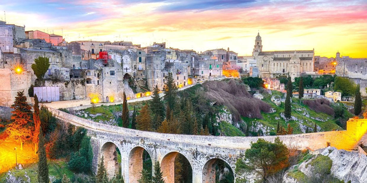 This is the famous Bridge located in Gravia call La Murgia
