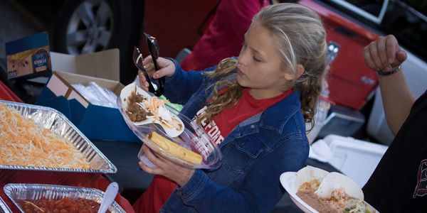 Even the little ones can handle the Party Plates!