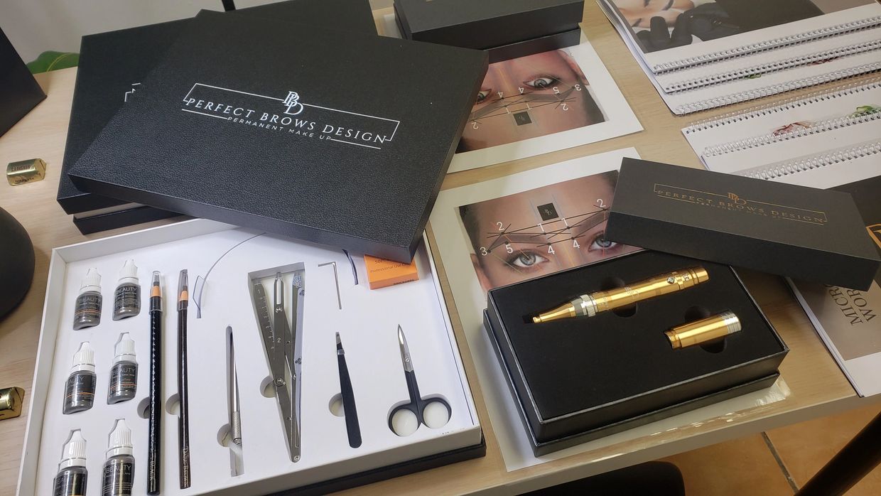 Materiales para realizar:
Microblading
Powder Brows
Microshading