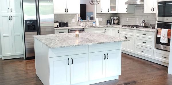 White Shaker Kitchen Cabinets Black Handles