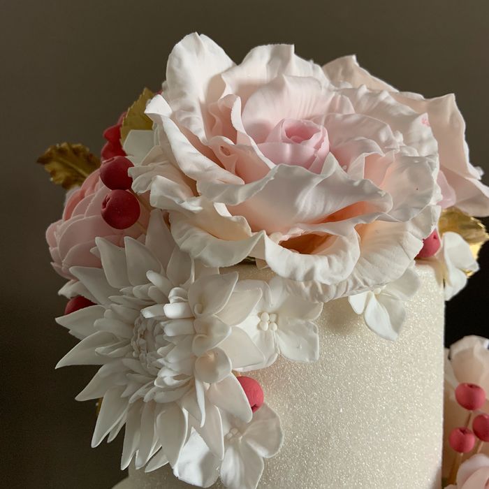 flower model for a wedding cake