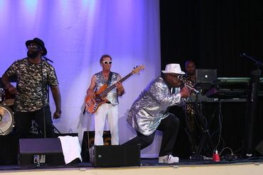 A music band play music