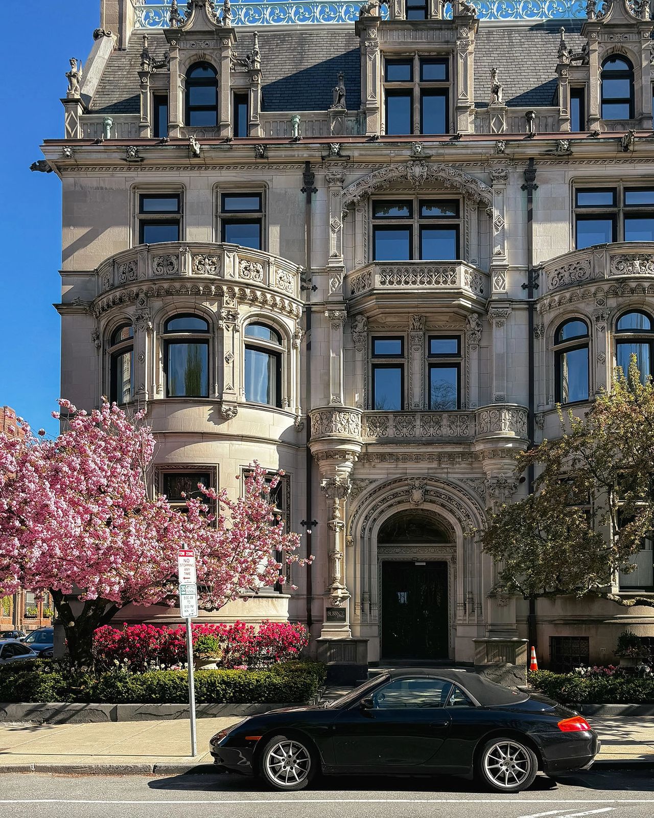 This stunning historic mansion along Commonwealth Avenue in Boston’s Back Bay showcases the neighborhood’s architectural grandeur. Framed by blooming cherry blossoms, this picturesque street is a must-visit for lovers of classic Boston brownstones, Gilded Age mansions, and European-inspired design. Whether you’re strolling the Back Bay Historic District or admiring the scenic charm of the city, Commonwealth Avenue is a true gem in any season. #BackBayBoston #CommonwealthAvenue #BostonArchitecture This stunning historic mansion along Commonwealth Avenue in Boston’s Back Bay showcases the neighborhood’s architectural grandeur. Framed by blooming cherry blossoms, this picturesque street is a must-visit for lovers of classic Boston brownstones, Gilded Age mansions, and European-inspired design. Whether you’re strolling the Back Bay Historic District or admiring the scenic charm of the city, Commonwealth Avenue is a true gem in any season. #BackBayBoston #CommonwealthAvenue #BostonArchitecture