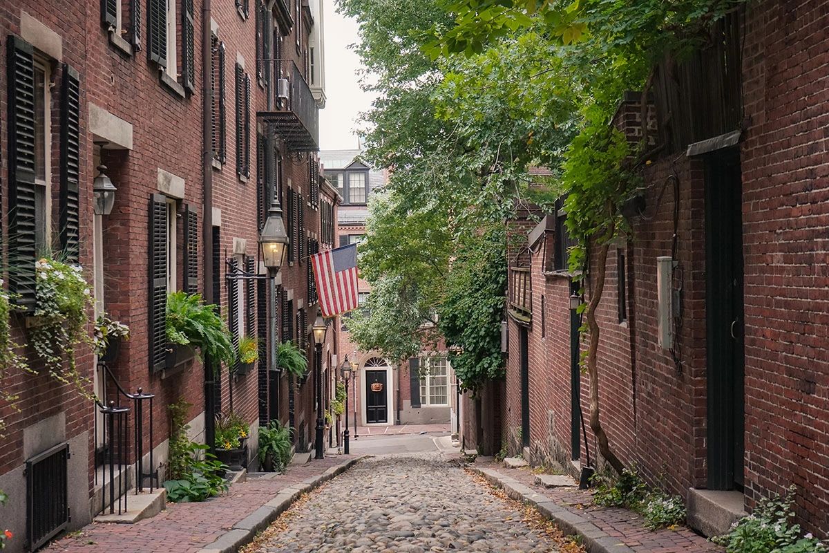 Nestled in the heart of Beacon Hill, Acorn Street is one of the most picturesque and historic streets in Boston. Known for its charming Federal-style brick townhouses, gas lanterns, and cobblestone pathway, this iconic spot feels like a step back in time. A favorite for photographers and history lovers, Acorn Street is a must-visit when exploring Beacon Hill. Arrive early to capture its beauty without the crowds! Nestled in the heart of Beacon Hill, Acorn Street is one of the most picturesque and historic streets in Boston. Known for its charming Federal-style brick townhouses, gas lanterns, and cobblestone pathway, this iconic spot feels like a step back in time. A favorite for photographers and history lovers, Acorn Street is a must-visit when exploring Beacon Hill. Arrive early to capture its beauty without the crowds!