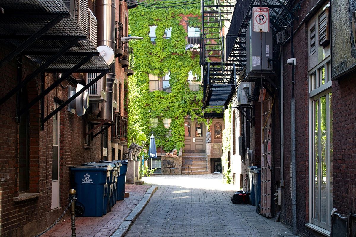 Tucked away in Boston’s North End, this charming ivy-covered building creates a picture-perfect contrast against the industrial fire escapes and brick facades of the historic neighborhood. Known for its European-style streets, hidden courtyards, and vibrant Italian culture, the North End is full of photogenic gems like this. Whether you're wandering the cobblestone alleys or indulging in classic Italian cuisine, the North End is a must-visit in Boston. #NorthEndBoston #HiddenBoston #HistoricCharm Tucked away in Boston’s North End, this charming ivy-covered building creates a picture-perfect contrast against the industrial fire escapes and brick facades of the historic neighborhood. Known for its European-style streets, hidden courtyards, and vibrant Italian culture, the North End is full of photogenic gems like this. Whether you're wandering the cobblestone alleys or indulging in classic Italian cuisine, the North End is a must-visit in Boston. #NorthEndBoston #HiddenBoston #HistoricCharm