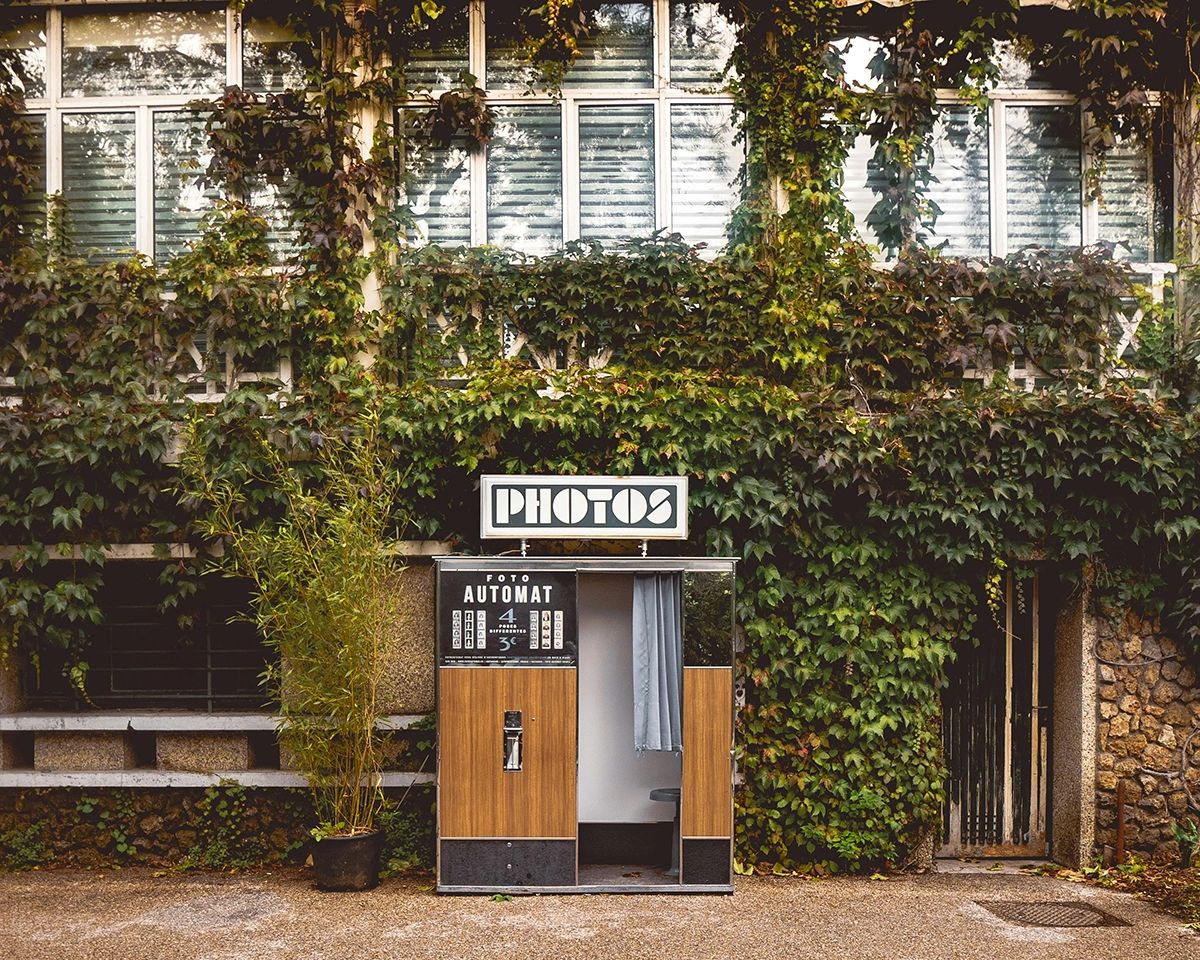 Step into a bygone era with this retro photo booth in Paris, a charming FotoAutomat tucked away in a picturesque, ivy-covered courtyard. Perfect for capturing timeless black-and-white snapshots, this hidden gem is a must-visit for photography lovers and travelers seeking unique keepsakes. Whether you're exploring the artistic streets of Montmartre, wandering through the Marais, or uncovering the city's best secret spots, this vintage photo booth adds a nostalgic touch to your Parisian adventure. Step into a bygone era with this retro photo booth in Paris, a charming FotoAutomat tucked away in a picturesque, ivy-covered courtyard. Perfect for capturing timeless black-and-white snapshots, this hidden gem is a must-visit for photography lovers and travelers seeking unique keepsakes. Whether you're exploring the artistic streets of Montmartre, wandering through the Marais, or uncovering the city's best secret spots, this vintage photo booth adds a nostalgic touch to your Parisian adventure.