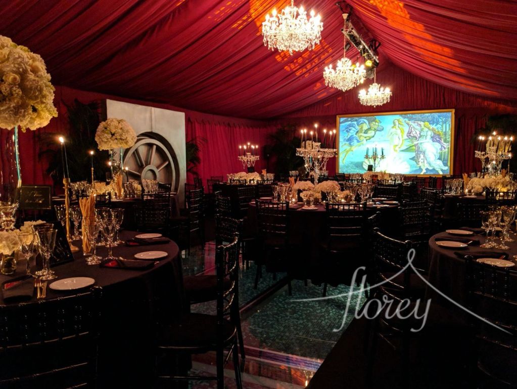 swimming pool marquee hire
Luxury party covering  swimming pool  clear glass floor hire
UK