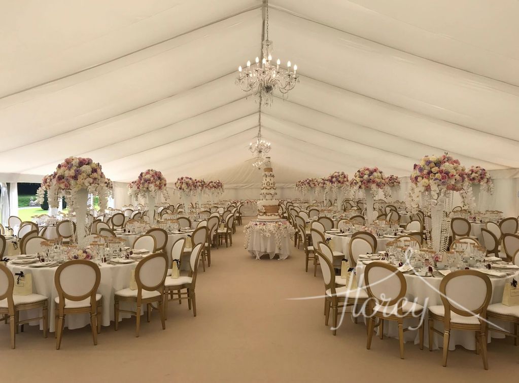 Suffolk wedding marquee
Hengrave Hall Marquee
Wedding marquee flowers ides