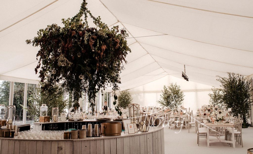 white flat lining marquee wedding
glass walls wedding marquee
luxury wedding marquee
Oxfordshire