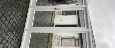 Door screen inside finished in white