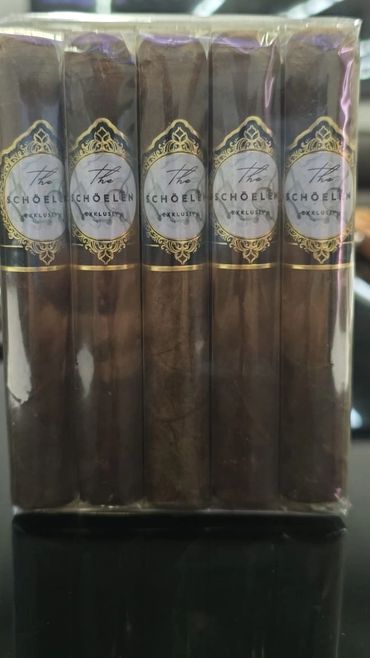 Pack of five cigars labeled The Schöelen Exklusiv in clear plastic wrapping.