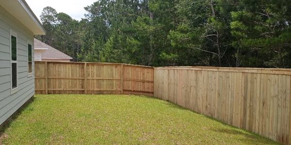 Wood-picket-fence-ca-trim-Lynn-Haven-Florida