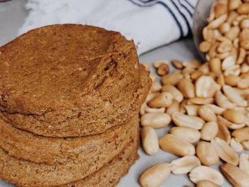 Gluten free, low- carb, vegan peanut butter cookie